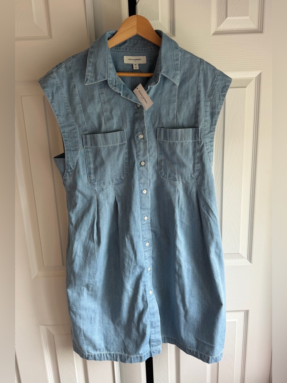 NWT Banana Republic Utility Mini Shirtdress
Light Wash Sleeves Size: M - Picture 4 of 11